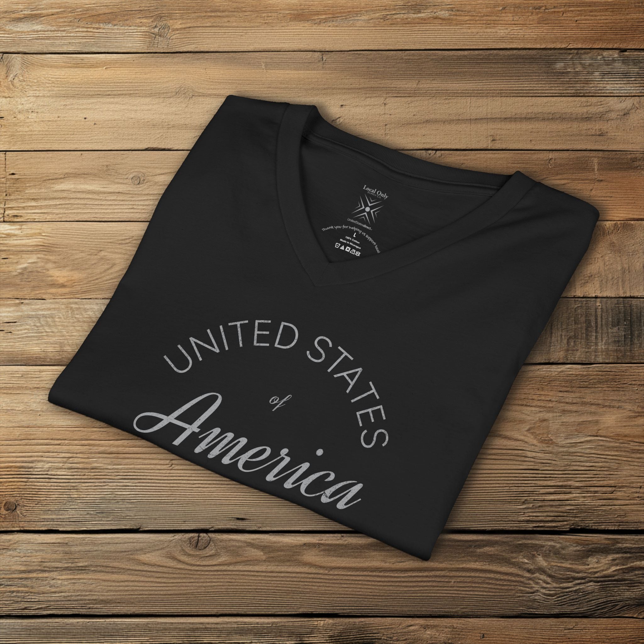 United States of America Land of the Free Home of the Brave Americana Script V-Neck Tee – Silver Gray Graphic