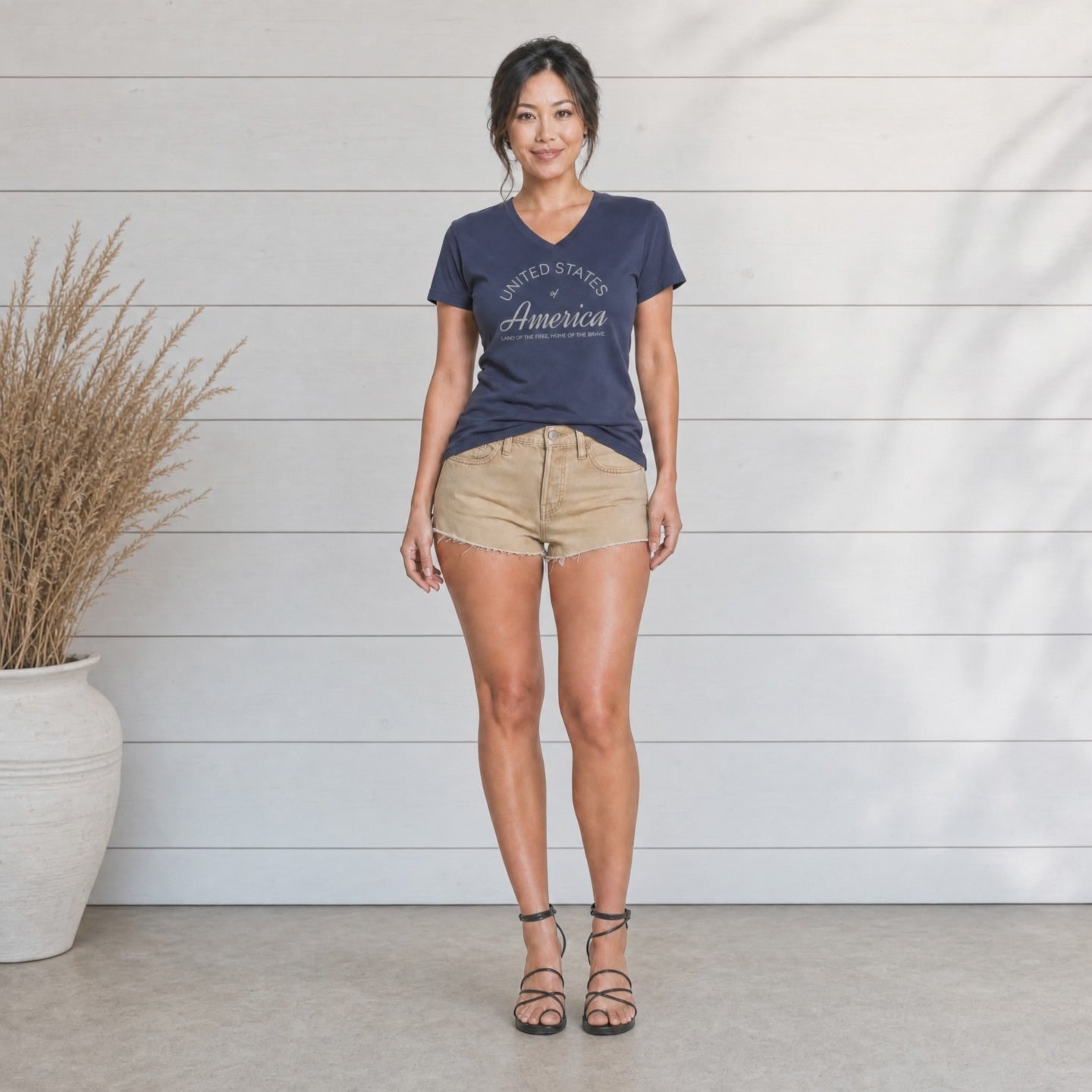 United States of America Land of the Free Home of the Brave Americana Script V-Neck Tee – Silver Gray Graphic